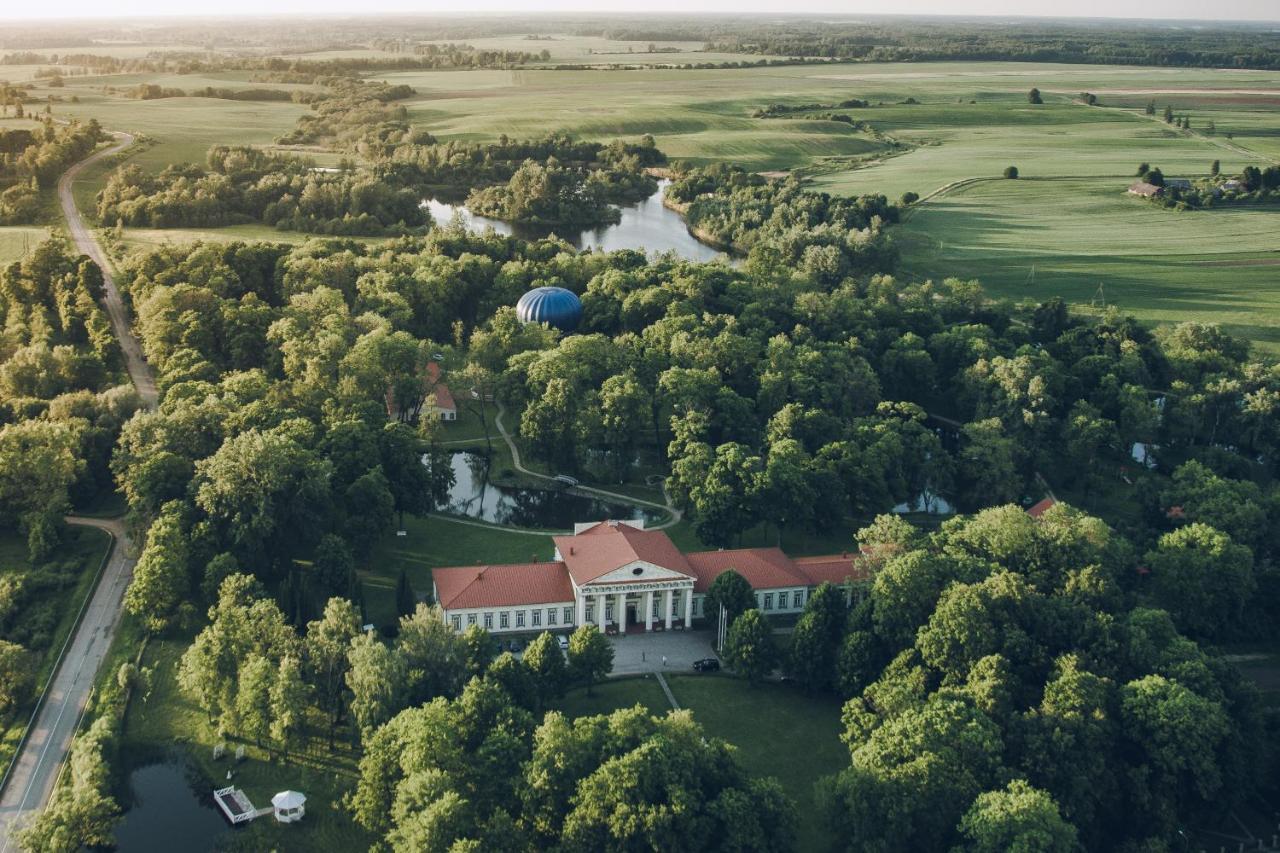 Taujenu Dvaro Sveciu Namai Towiany Exterior foto