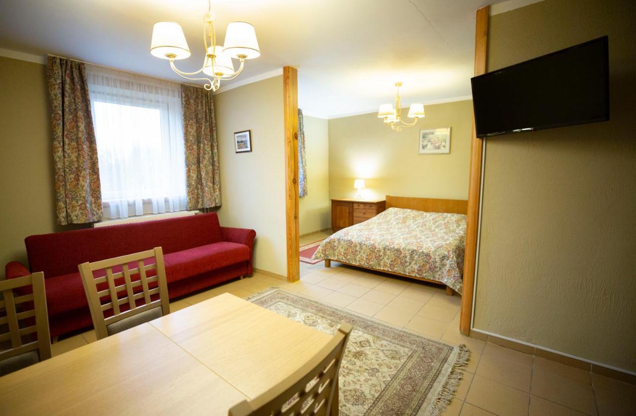 Taujenu Dvaro Sveciu Namai Towiany Exterior foto