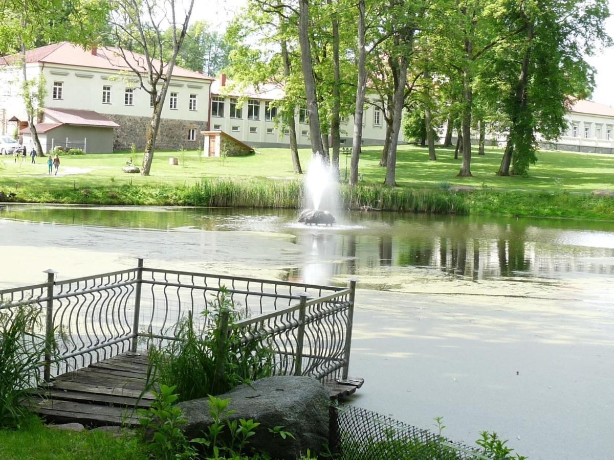 Taujenu Dvaro Sveciu Namai Towiany Exterior foto
