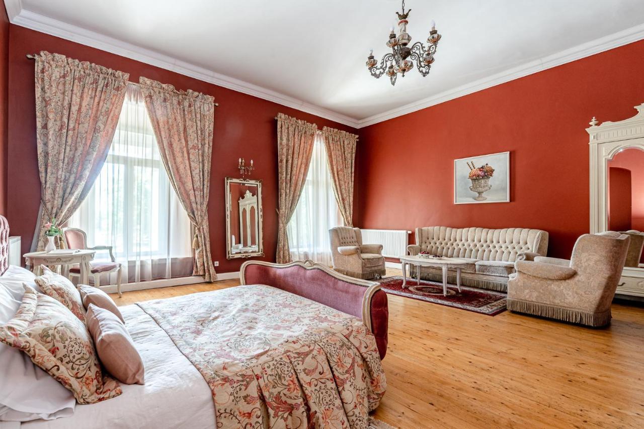Taujenu Dvaro Sveciu Namai Towiany Exterior foto