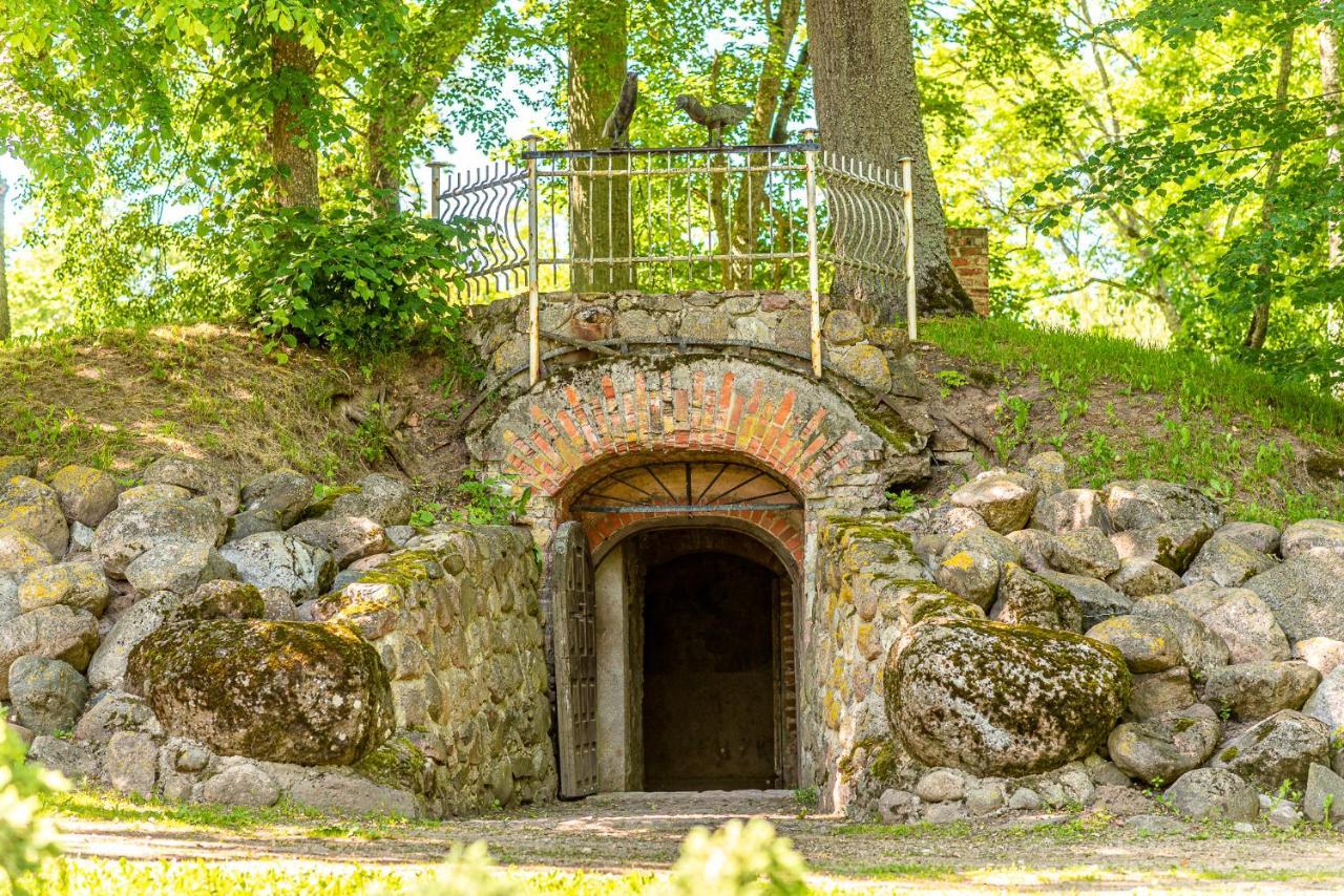 Taujenu Dvaro Sveciu Namai Towiany Exterior foto