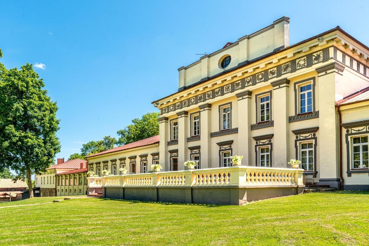 Taujenu Dvaro Sveciu Namai Towiany Exterior foto