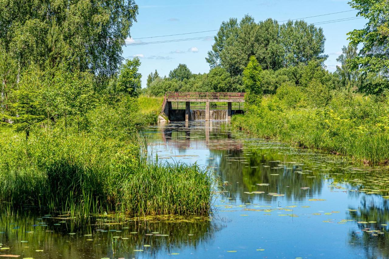 Taujenu Dvaro Sveciu Namai Towiany Exterior foto